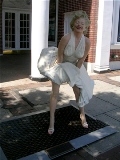Marilyn Monroe Statue